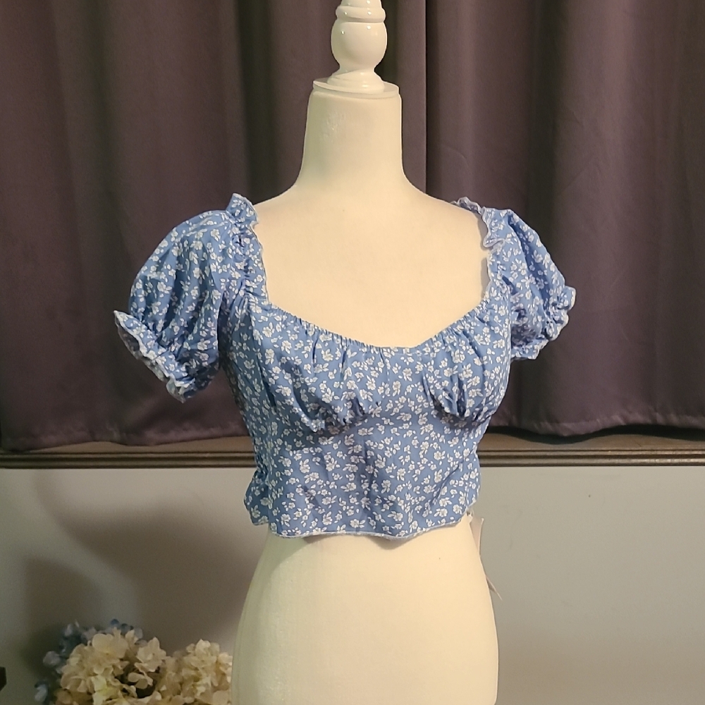 Romwe NWT Floral Blue Puff Sleeve Top - Small
